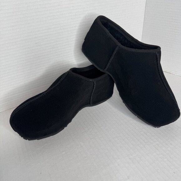 UGG Clogs - Picture 7 of 9